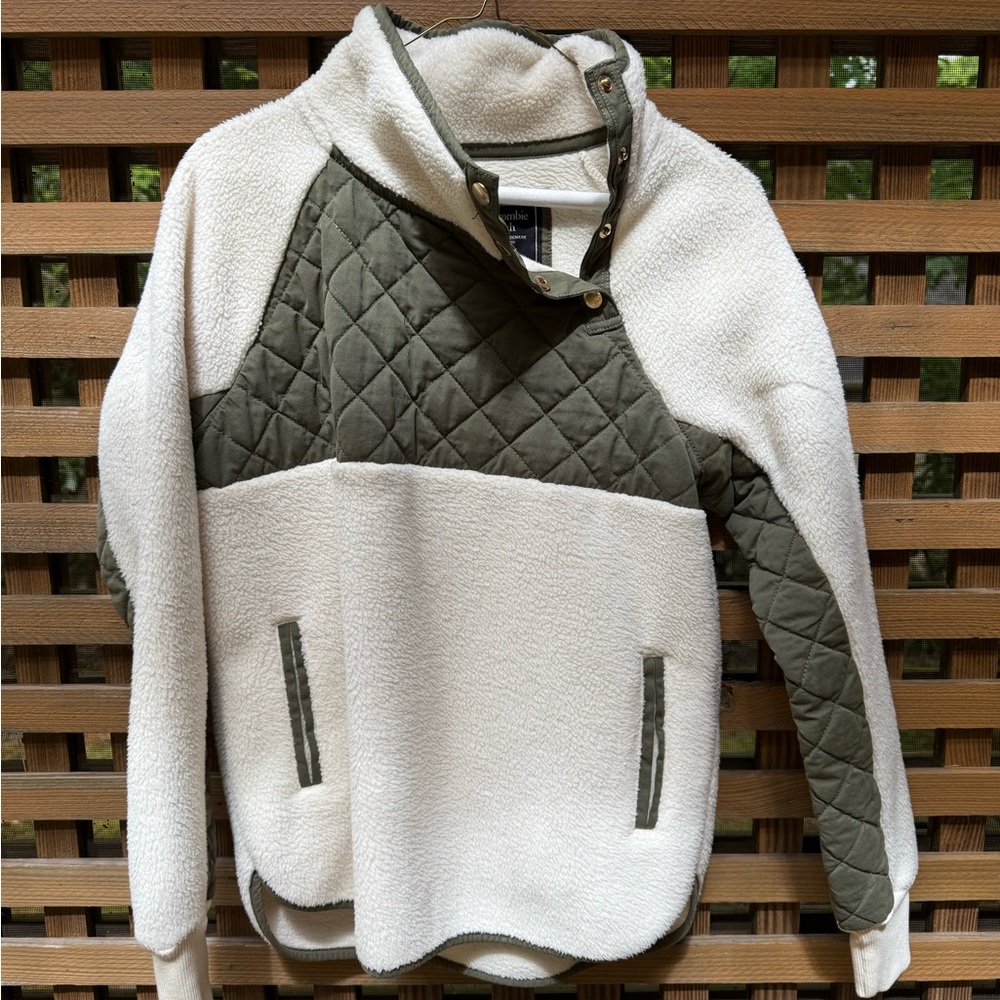 Abercrombie & Fitch Olive and Cream Quilted Pullover EUC